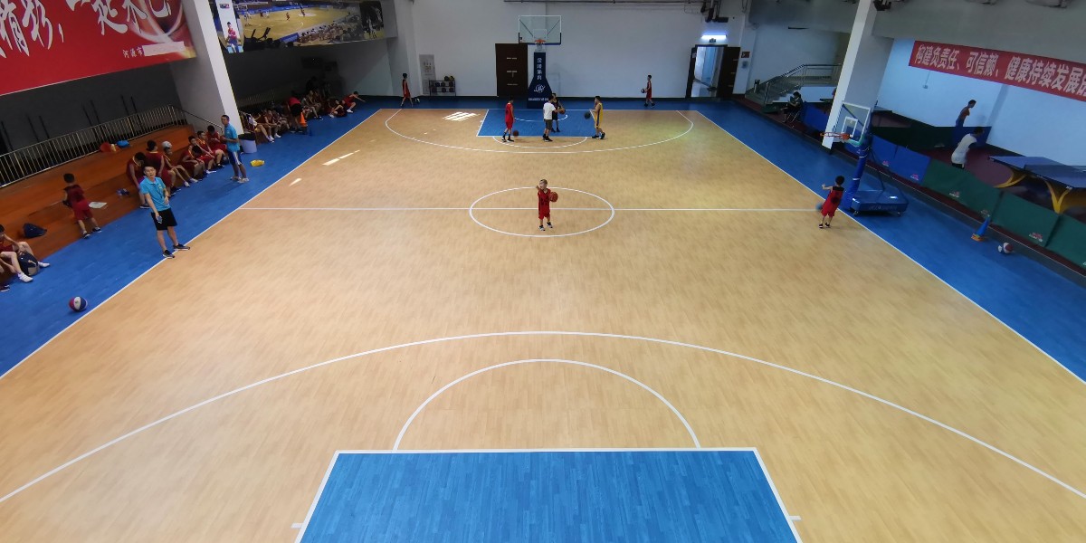 枫木纹运动木地板成为专业篮球场标配