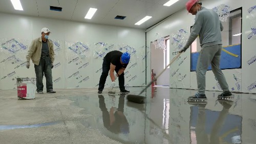 致敬PVC地板施工师傅——凤城橡塑PVC地板