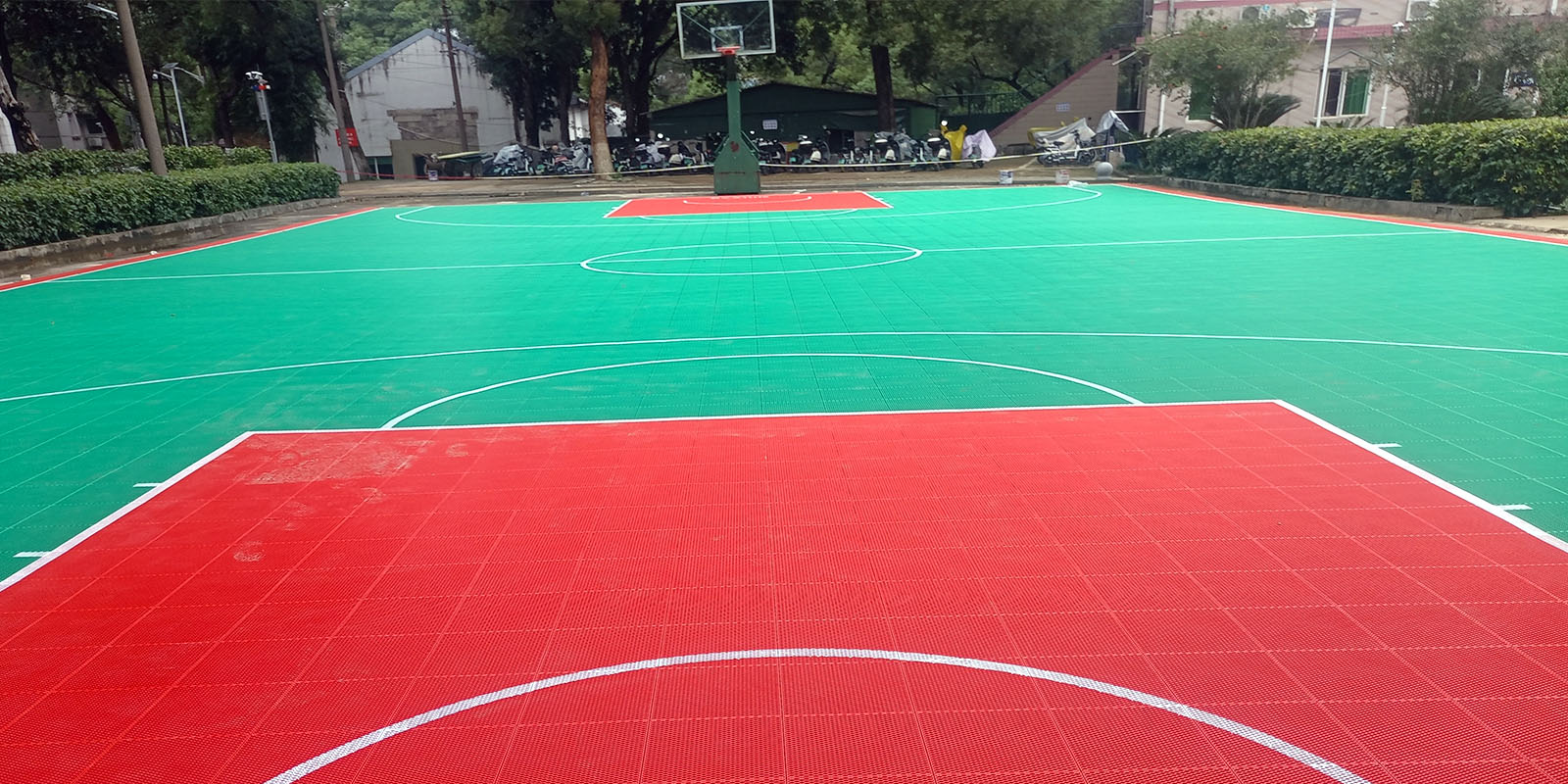 湖南师范大学学生宿舍室外篮球场悬浮地板铺设案例