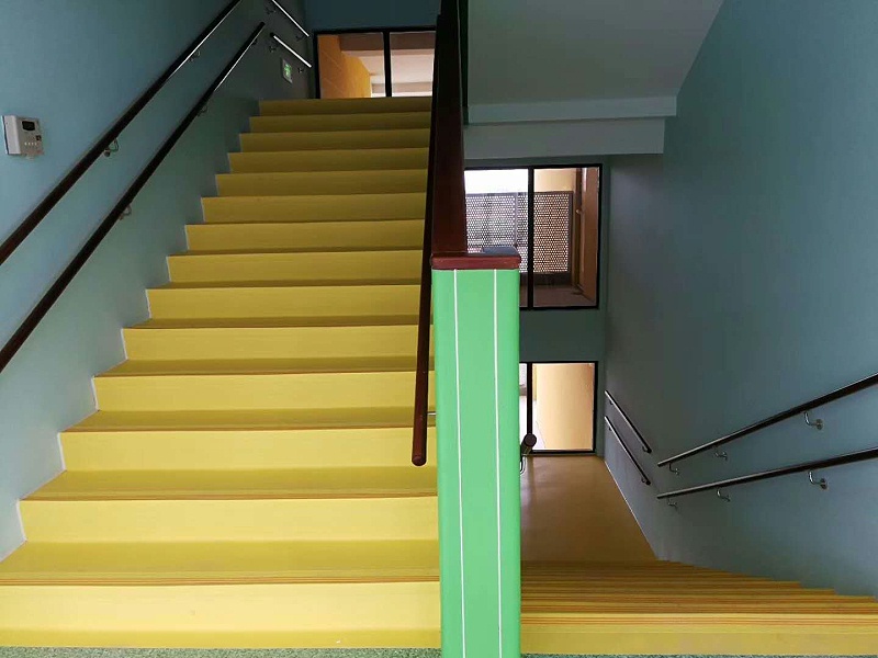 泰州市第一外国语学校附属幼儿园楼梯踏步地板铺设效果图11