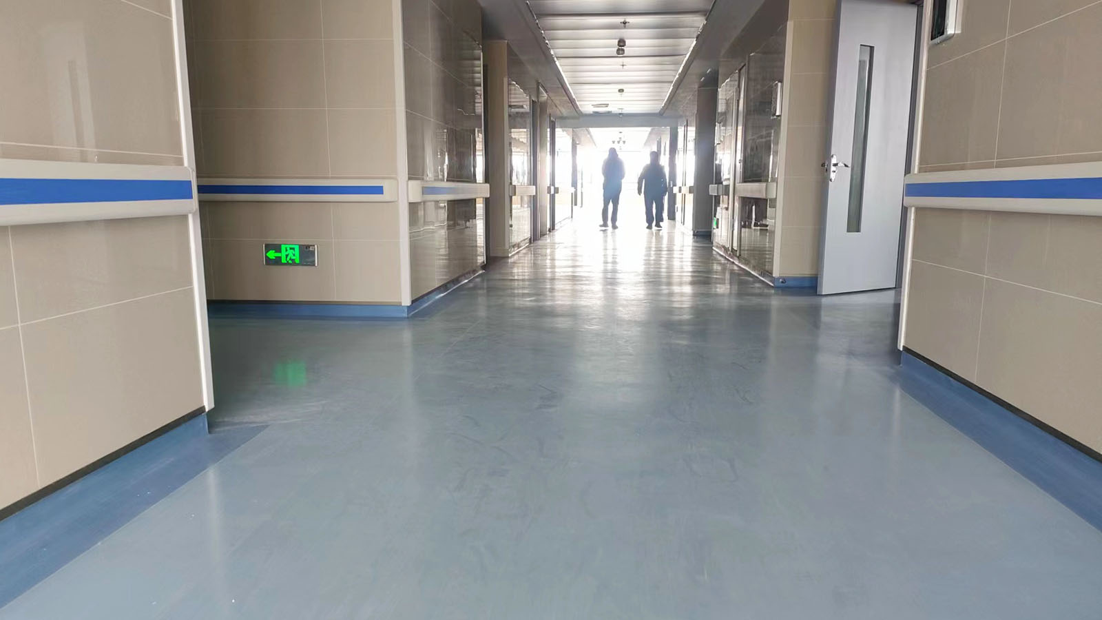 医院PVC塑胶地板铺装完成后有哪些验收注意事项？